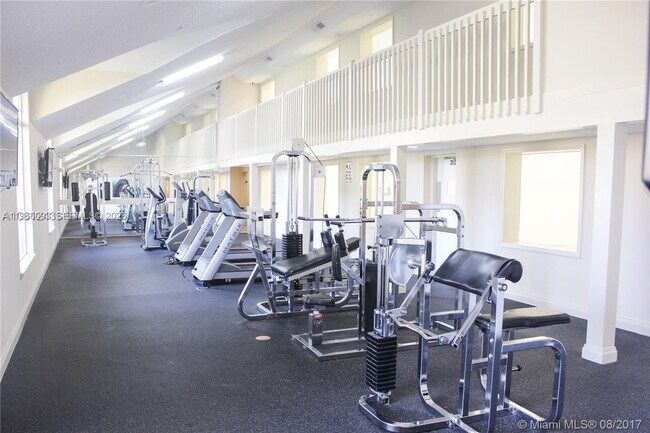 Building Photo - 595 Vista Isles Dr