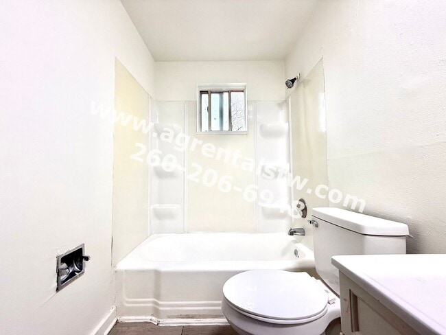 Building Photo - 4729 Northcrest Dr