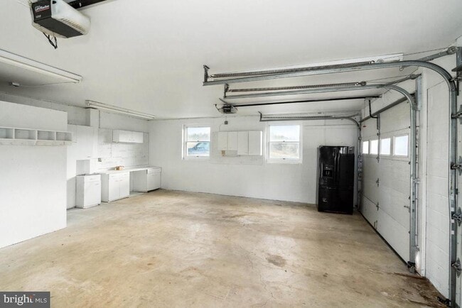 Building Photo - 15615 Falls Rd