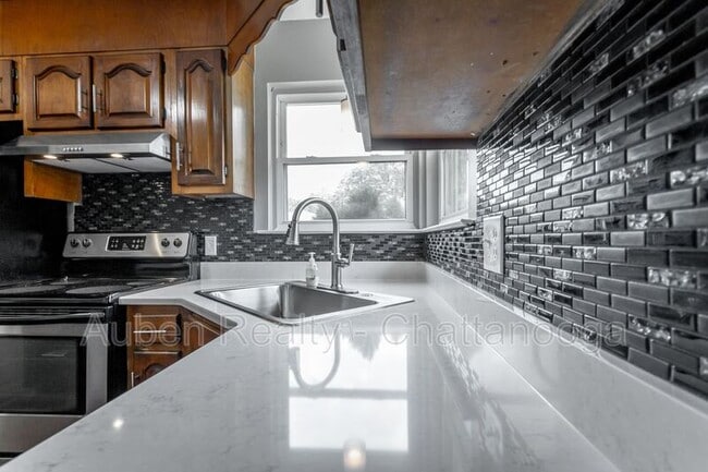 Building Photo - 1214 Helena Dr