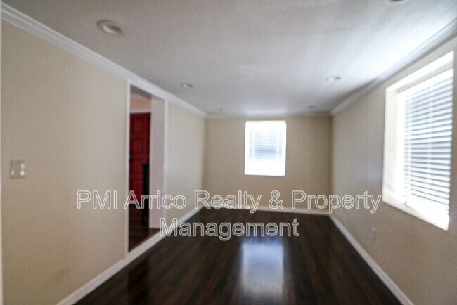 Building Photo - 4419 W Euclid Ave