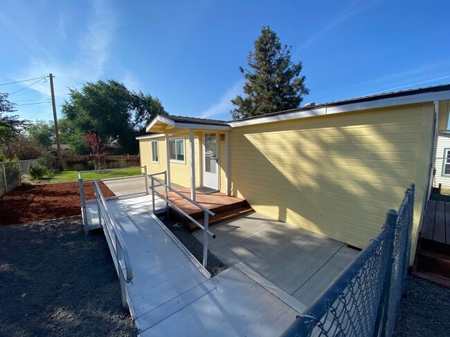 Building Photo - Remodeled