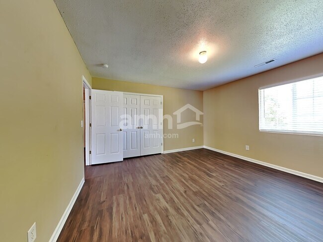 Building Photo - 836 Stockport Way