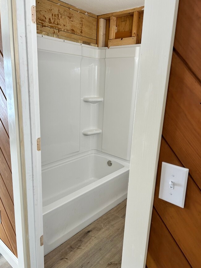 Building Photo - 169 Log Cabin Rd