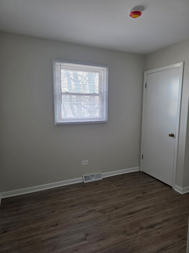 Building Photo - 668 Anita Ave