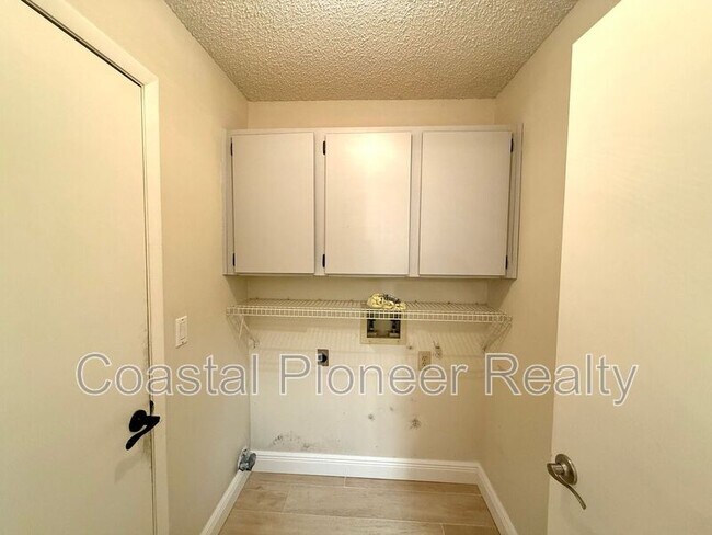 Building Photo - 8723 Imperial Ct