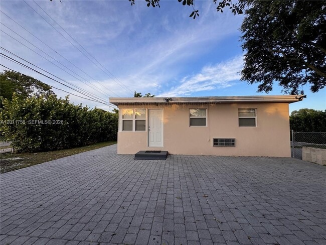 Building Photo - 5800 Taylor St