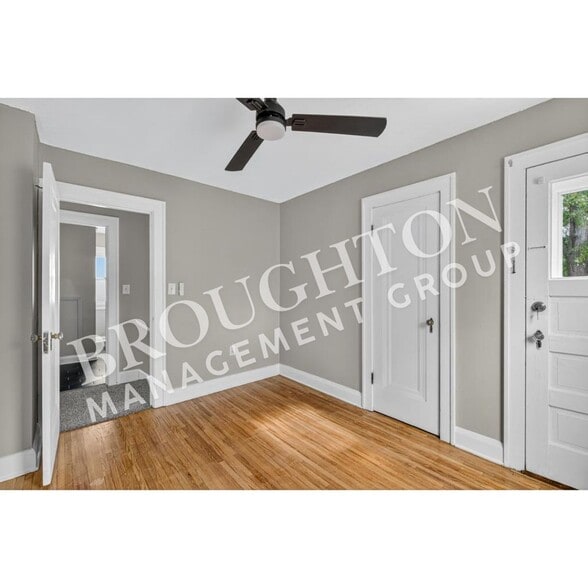 Building Photo - 5848 Acoma Dr