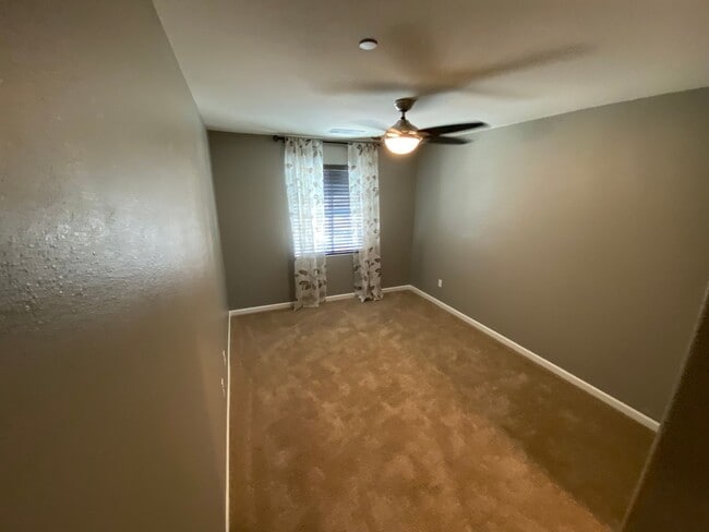 Building Photo - Beautiful home in desirable neighborhood for rent in Visalia CA