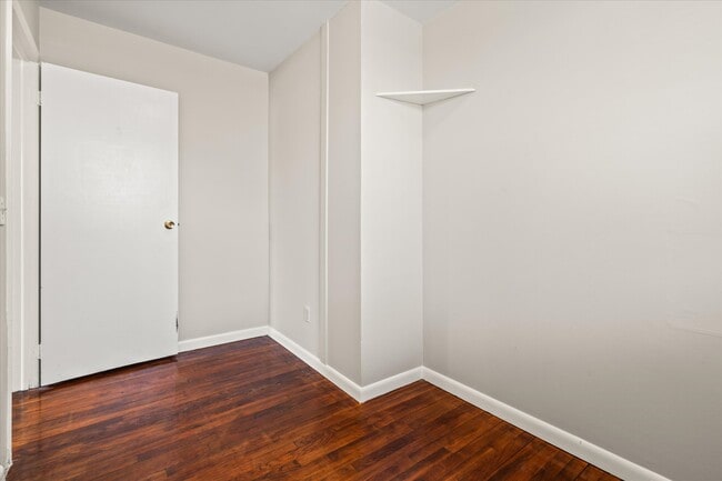 Building Photo - Mohican Ave