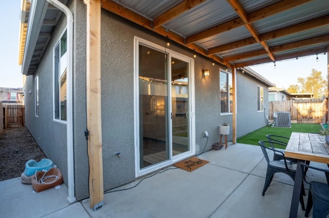 Building Photo - 7399 E Homan Ave