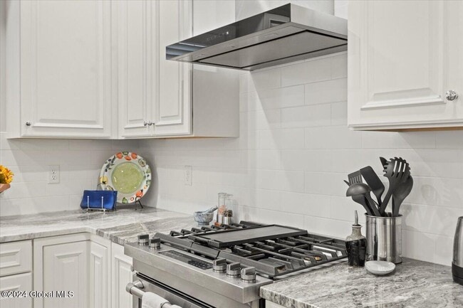 Building Photo - 64 North Ln