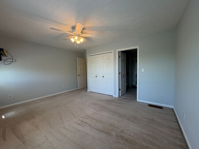 Building Photo - 8325 Beacon Pl
