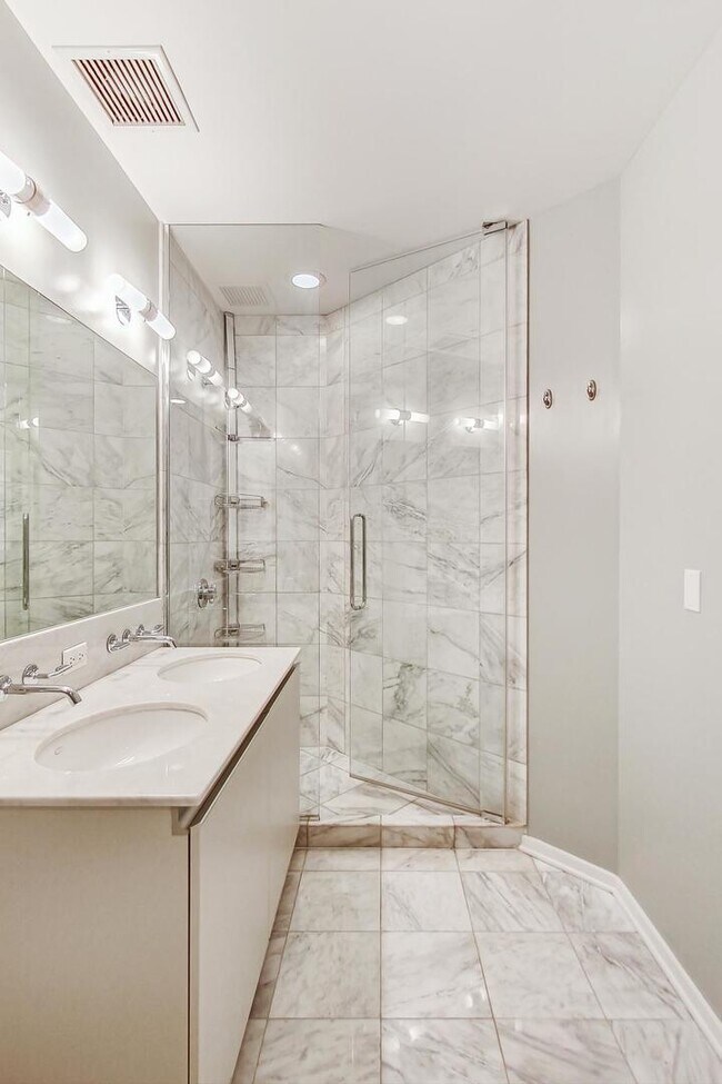 Building Photo - 600 N Fairbanks Ct