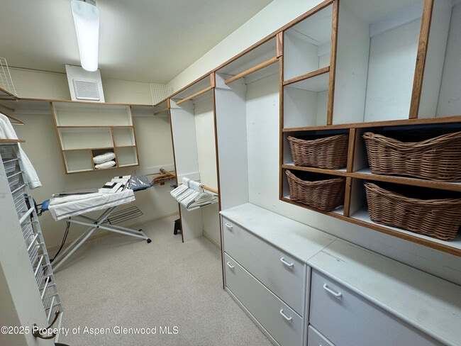 Building Photo - 302 Roaring Fork Dr