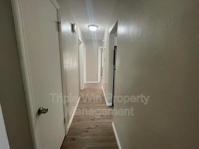 Building Photo - 6918 Etzel Ave