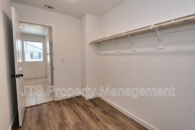 Building Photo - 4256 Aura Way