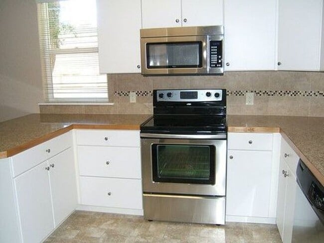 Building Photo - 3 bedroom, 1 bath Home, In Loveland.