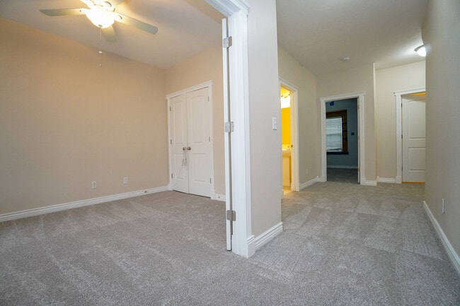 Building Photo - 11565 W Zachery Ave