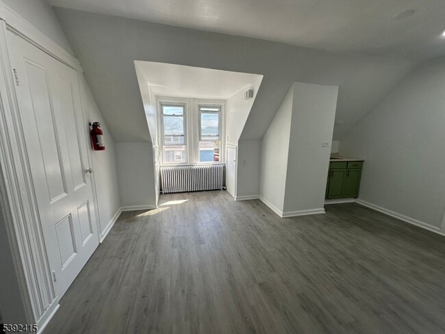 Primary Photo - 22 2nd Ave