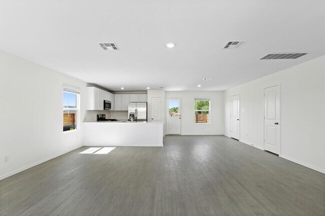 Building Photo - 331 Bugbee