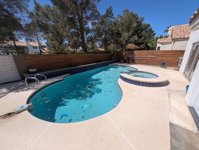 Building Photo - 9509 Lazy River Dr