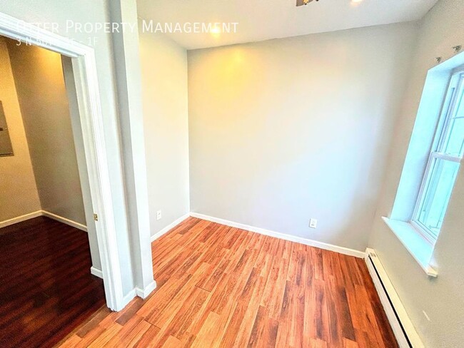 Building Photo - Modern & Welcoming 1BR/1BA University City...