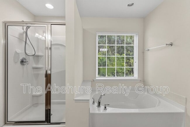 Building Photo - 8611 Macedonia Lake Dr