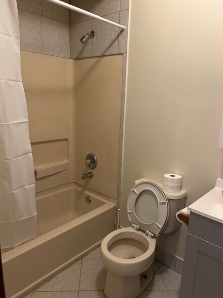 Building Photo - 613 Boulevard