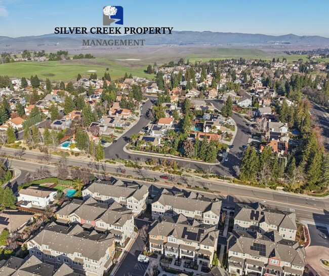 Building Photo - Beautiful Corner-Unit Townhome Near Downtown – 4 Bed | 3 baths