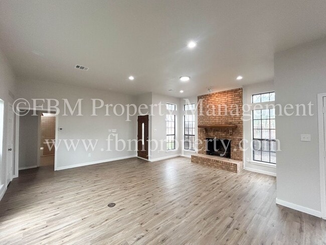 Building Photo - 806 Cresside Ln
