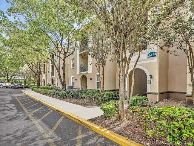 Building Photo - 2433 Centergate Dr