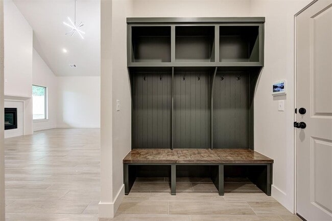 Building Photo - 4616 Maple Rdg Dr