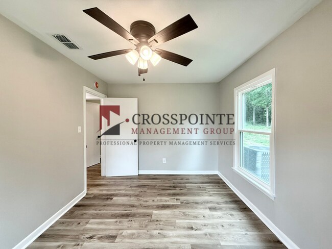 Building Photo - Newly Renovated 3 Bedroom 1 Bathroom Home!