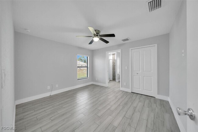 Building Photo - 919 NE 35th Ln