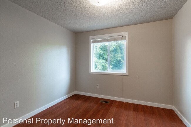 Building Photo - 3 br, 2.5 bath House - 708 NE 159th Ct