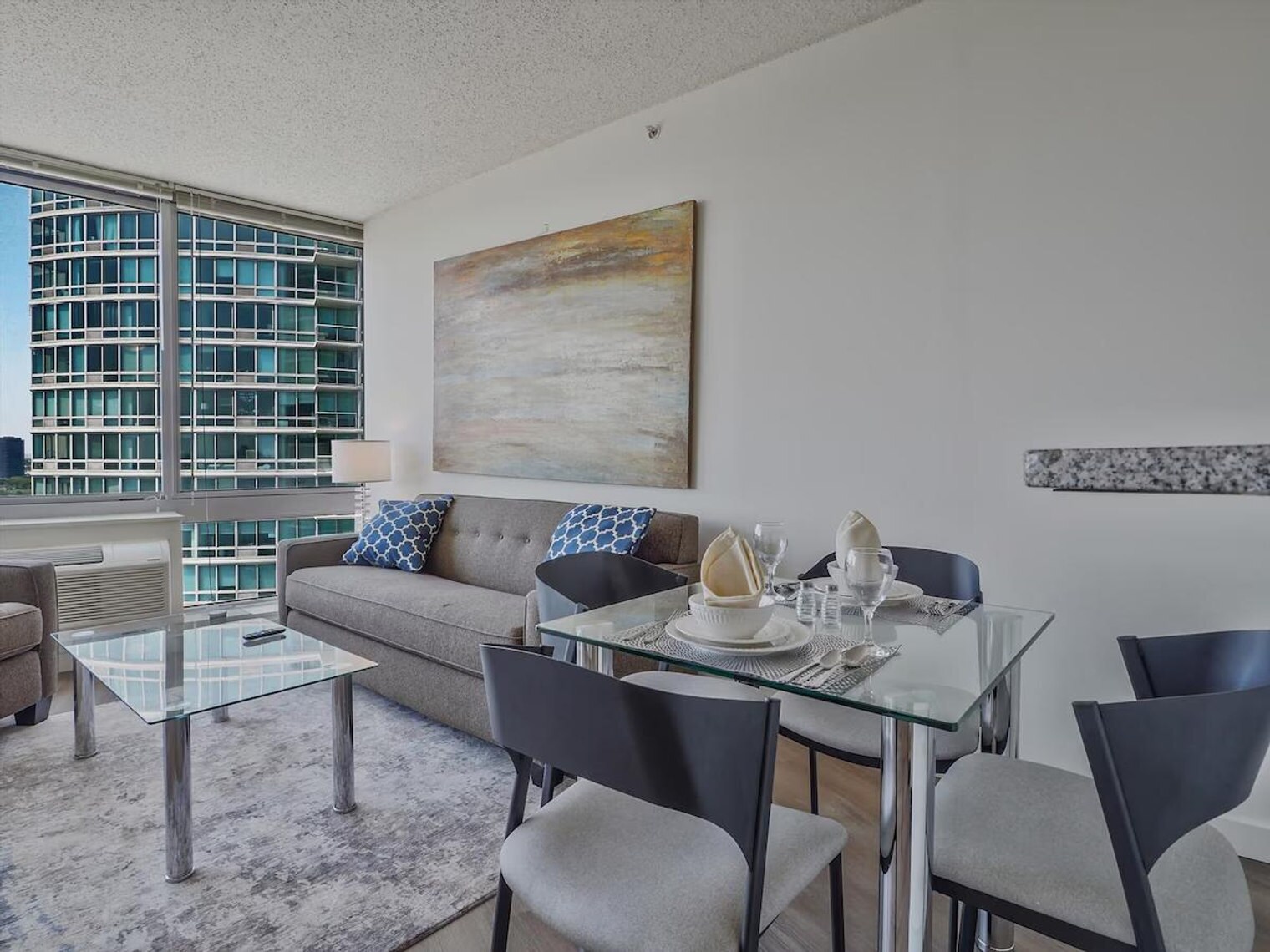 Building Photo - 33 Hudson St