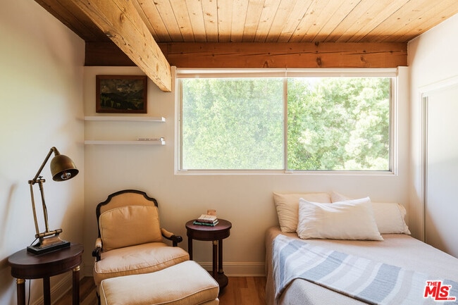 Building Photo - 26237 Fairside Rd