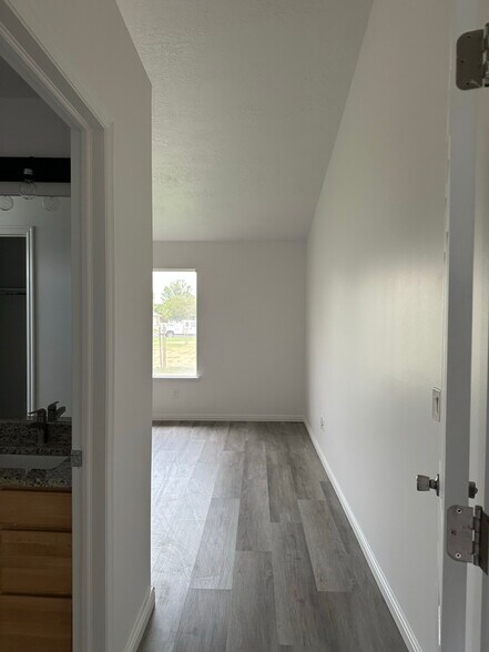 Building Photo - 3127 W 525 N