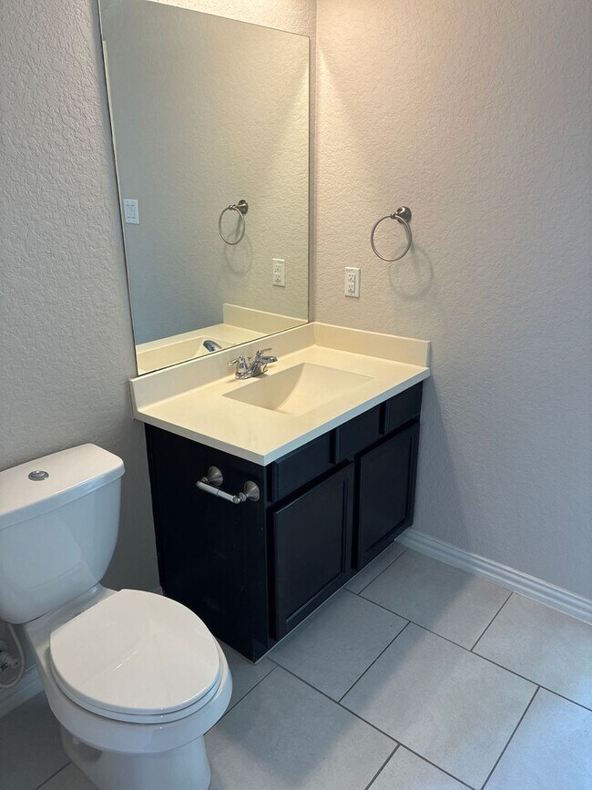 Building Photo - 4BR/3BA House • In-Unit W/D • Attached Garage  • Backyard in San Antonio