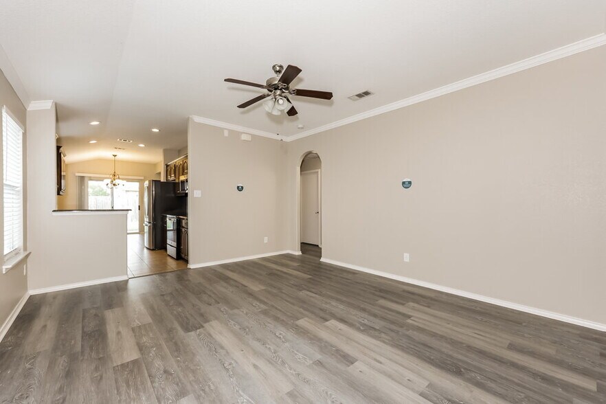 Building Photo - 2105 Charmion Ln