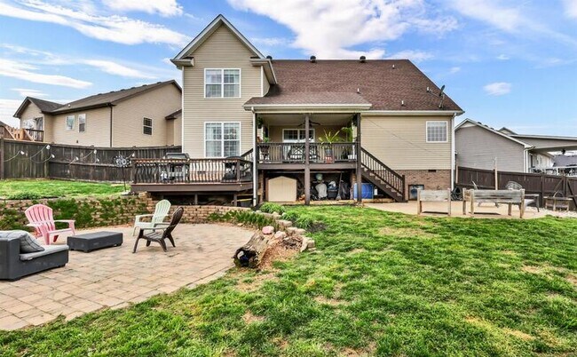 Building Photo - 820 Carousel Ct