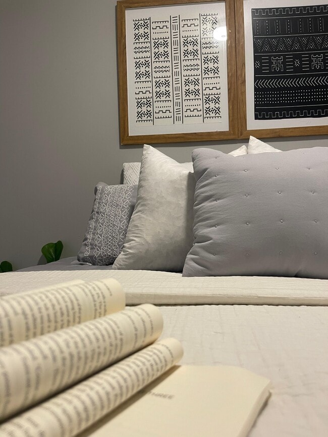 Building Photo - 645 Dumbarton Ave