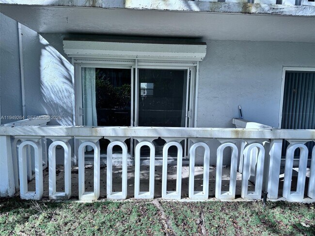 Building Photo - 100 Edgewater Dr