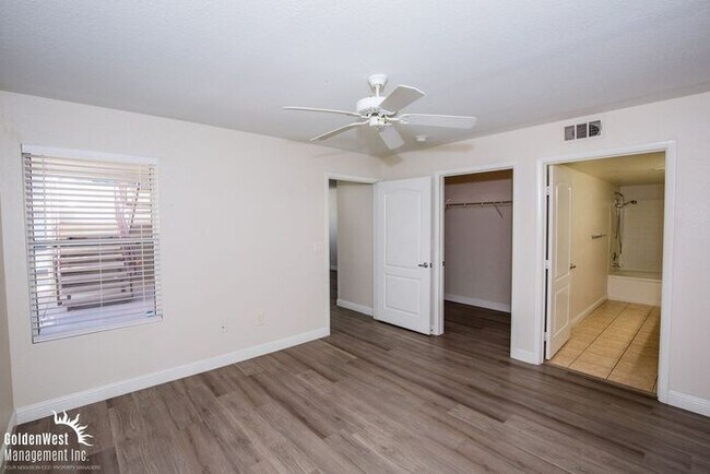 Building Photo - Beautiful & Inviting 3Bdm 2Ba Condo at Tuscan Villas