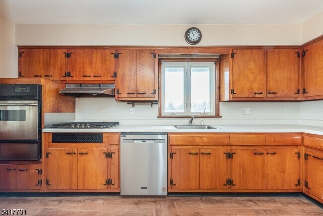 Building Photo - 129 Ryerson Rd