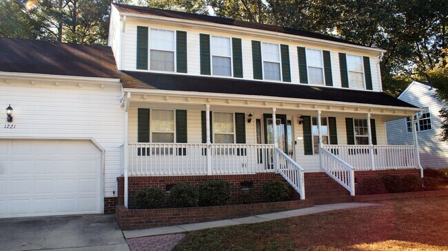 Building Photo - 1221 Clearwater Ln