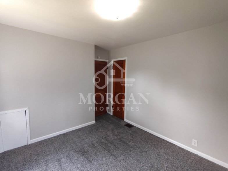 Building Photo - 321 W 29th St