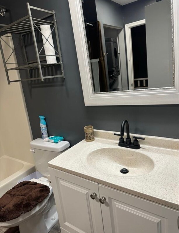 Building Photo - 15 Grove Park Rd