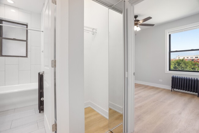 Building Photo - 1318 W Birchwood Ave